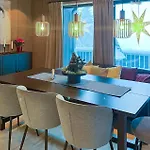 5 Bedroom Stunning In Casa vacanze *