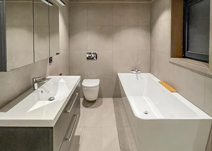 5 Bedroom Stunning In Feriehus Loten
