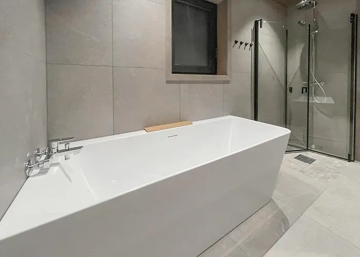 5 Bedroom Stunning In * Loten